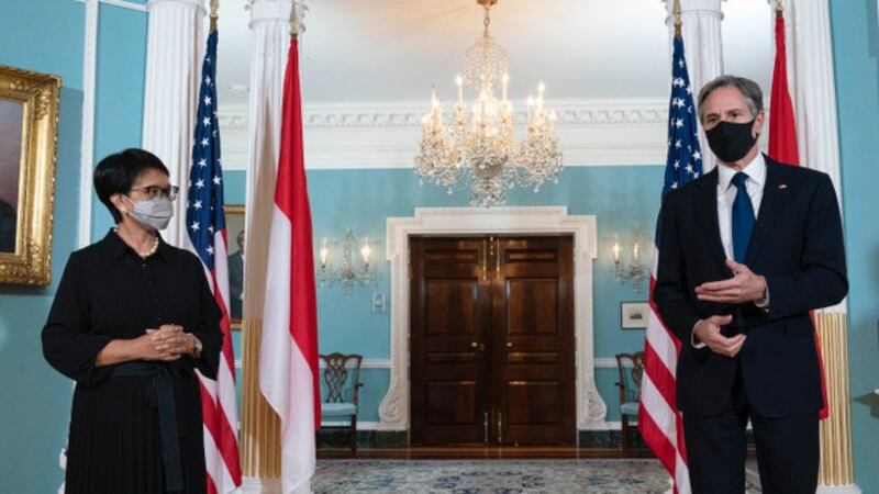 美国国务卿布林肯与印度尼西亚外长蕾特诺·马尔苏迪会面,宣布与印尼展开“战略对话”。(法新社)