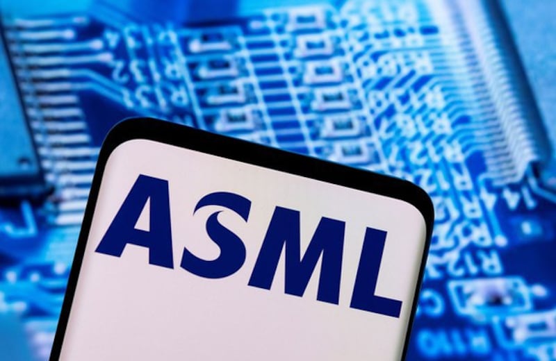 荷兰芯片设备制造商艾司摩尔(ASML)徽标(路透社图片)